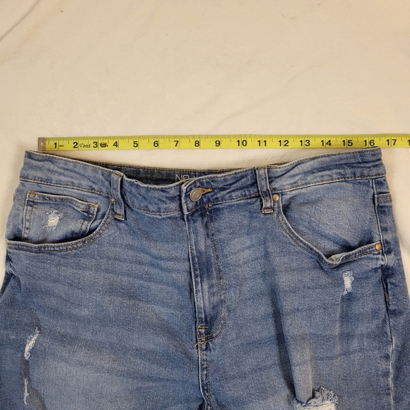No Boundries Regular Fit Women's 15 Blue Medium Wash 5-Pocket Distressed Jeans - Picture 11 of 14